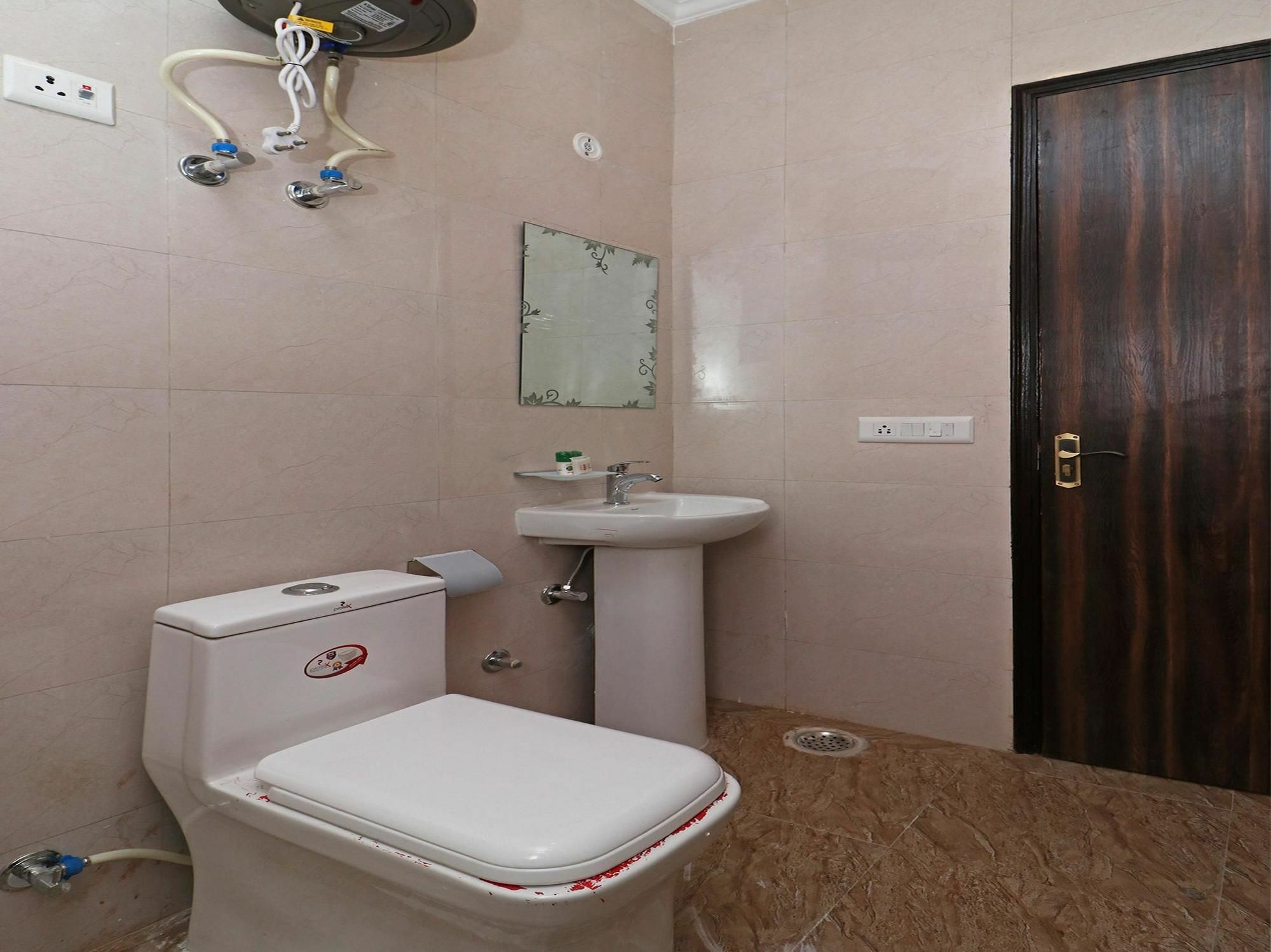 โอโย 10274 โฮเต็ล อมรา Hotel นิวเดลี ภายนอก รูปภาพ
